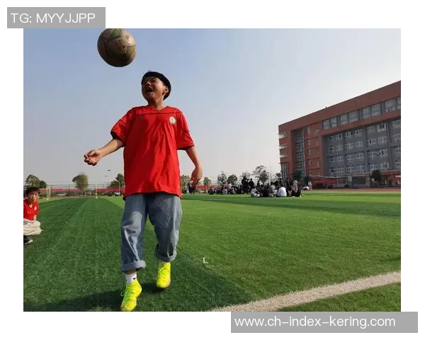 掌握足球颠球技巧的精彩视频教程助你提升球技与自信心 掌握足球颠球技巧的精彩视频教程助你提升球技与自信心